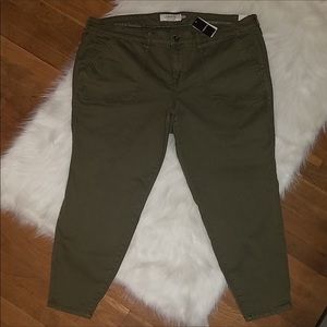 Torrid Twill utility Cropped Pants Sz 24